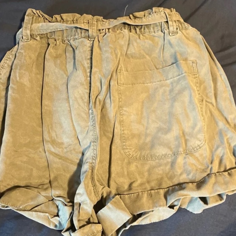 Shorts - Picture 3 of 3